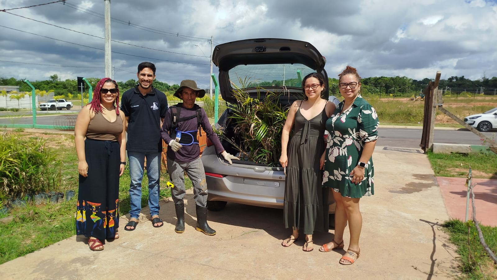 Associação dooou mudas de Açaí do nosso viveiro durante Semana do Meio Ambiente