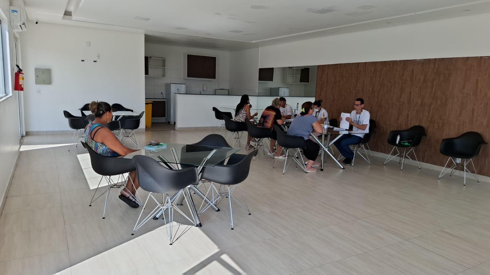 Associação aproxima agentes de saúde e condomínios para cadastrar moradores na UBS do bairro